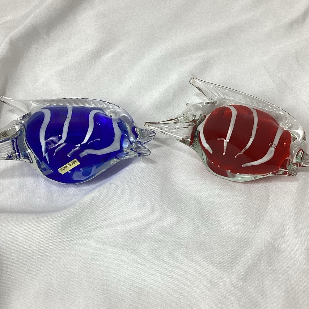 Glass Fish Figurines in Red and Blue Art Glass Fish Paperweights Decor - Picture 8 of 15